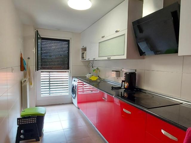 VIVIENDA DE TRES DORMITORIOS CON GARAJE Y TRASTERO