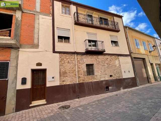 VIVIENDA DE TRES PLANTAS CON BODEGA EN ROA