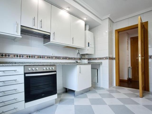 VIVIENDA DE ALQUILER CON 3 DORMITORIOS EN HUERTA DEL REY VPO
