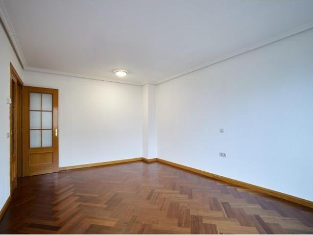VIVIENDA DE ALQUILER CON 3 DORMITORIOS EN HUERTA DEL REY VPO