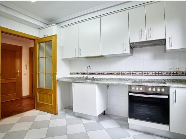 VIVIENDA DE ALQUILER DE 2 DORMITORIOS CON TERRAZA
