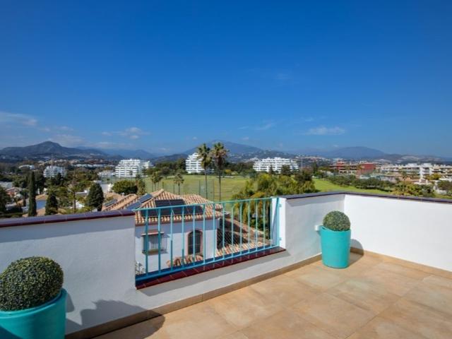 Vivienda de alto standing de 189 m2 en venta Nueva Atalaya, Estepona, Málaga, Andalucía