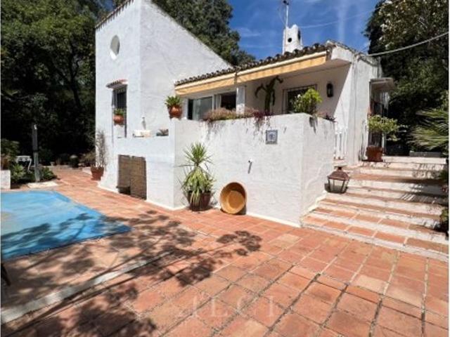Vivienda de alto standing de 1079 m2 en venta Las Lomas, Estepona, Málaga, Andalucía
