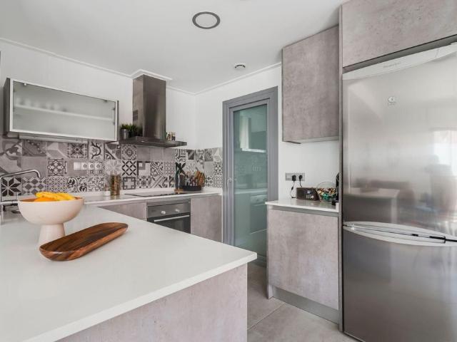 Vivienda de alto standing de 130 m2 en venta Torrevieja, España