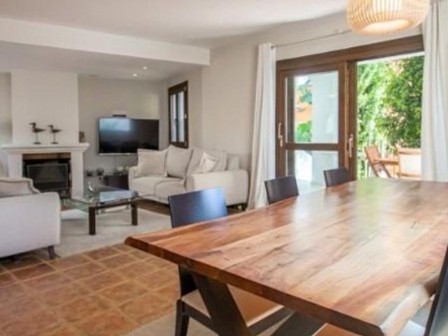 Vivienda de alto standing de 240 m2 en venta Estepona, España