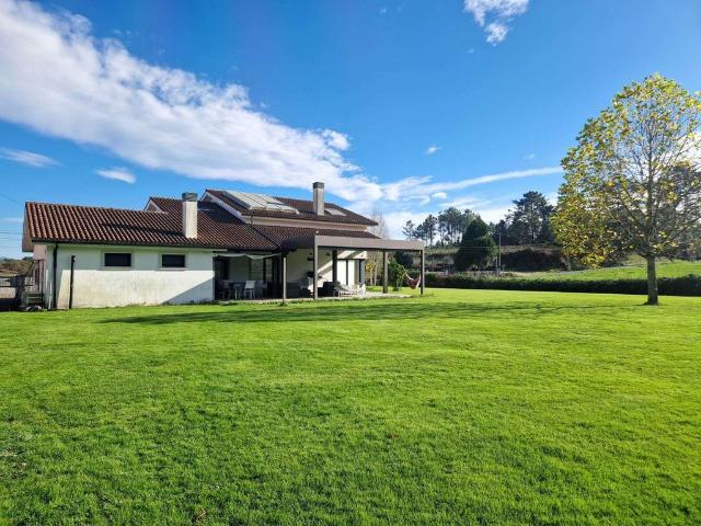 Vivienda de alto standing de 250 m2 en venta Teo, Galicia