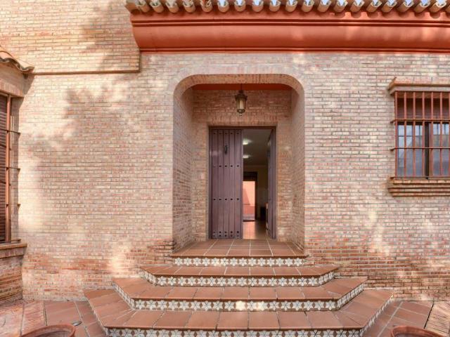 Villa / Chalet de 250 m2 en venta en Sevilla, España