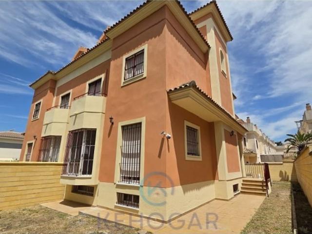 Vivienda de alto standing de 271 m2 en venta Dos Hermanas, Andalucía