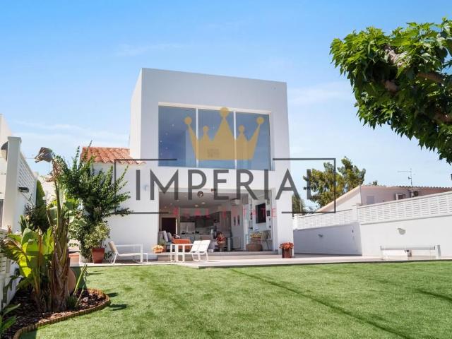 Vivienda de alto standing de 200 m2 en venta Empuriabrava, Cataluña