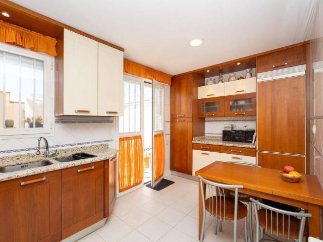 Vivienda de alto standing de 200 m2 en venta Granada, España