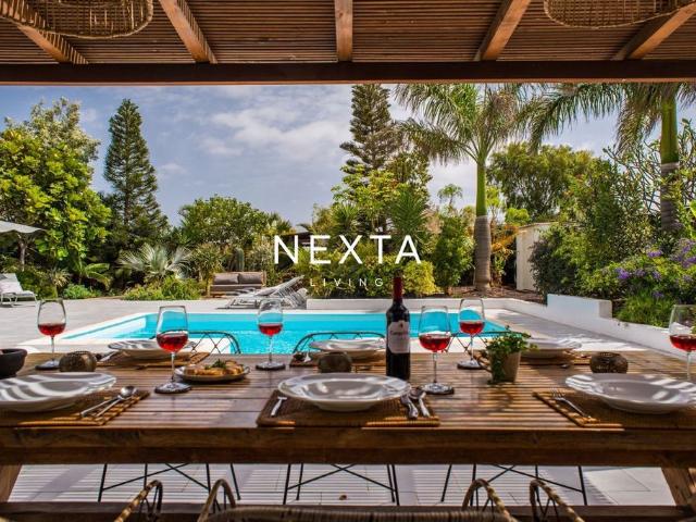 Vivienda exclusiva de 378 m2 en venta La Oliva, Canarias