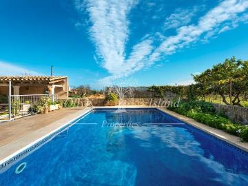 Villa en venta en Carrer de Santa Ponca - Jardín