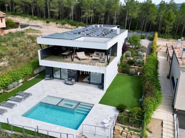Vivienda de alto standing de 310 m2 en venta Sant Julià de Ramis, Cataluña