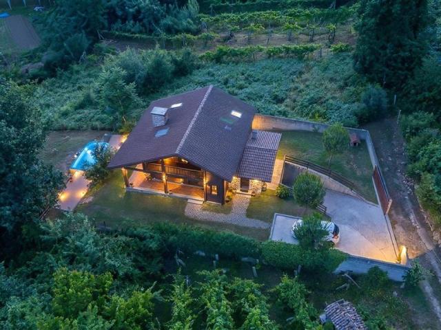 Vivienda de alto standing de 316 m2 en venta Salceda, Galicia