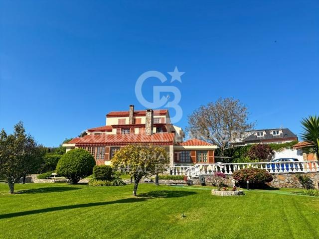 Vivienda exclusiva de 400 m2 en venta Oleiros, España