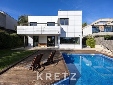 Villa en venta en Carrer dels Garrofers, El Masnou - Jardín