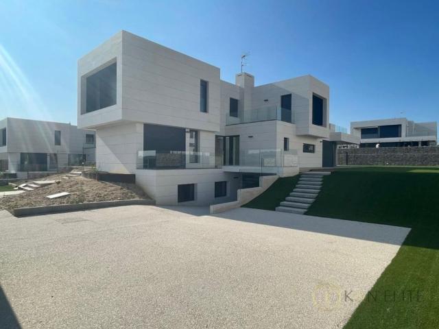 Vivienda de alto standing de 650 m2 en alquiler Majadahonda, España