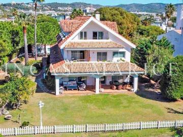 Carrer de Josep Planas Robert, Can Girona, Barcelona, Cataluña, Cataluña
