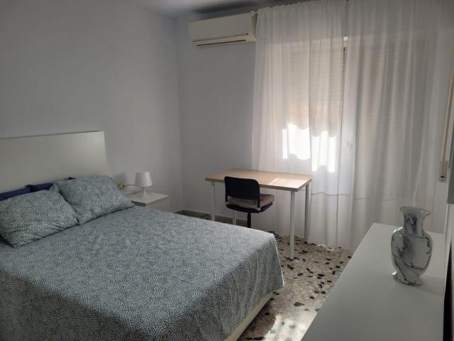 VIVIENDA DE CUATRO HABITACIONES PARA TEMPORADA ESCOLAR