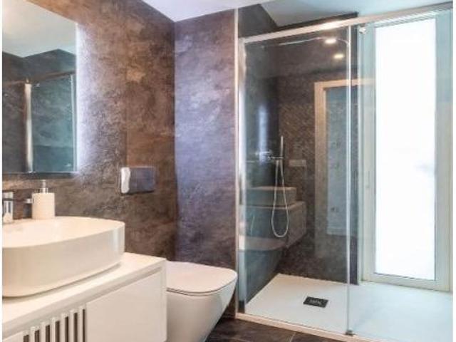 VIVIENDA DE DISEÑO EN TORRES IKON CON TERRAZA, PISCINA, GIMNASIO Y GARAJE