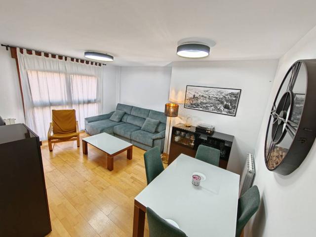 VIVIENDA DE GRANDES CALIDADES Y TERRAZA DE UNOS 61 METROS