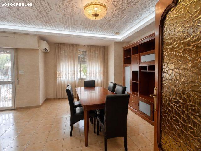 Vivienda de grandes dimensiones con terraza en el centro de Benisanó