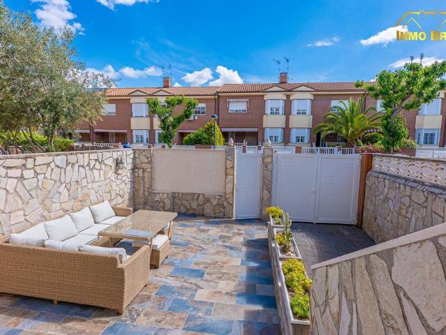 Vivienda de alto standing de 237 m2 en venta Azuqueca, Castilla La Mancha