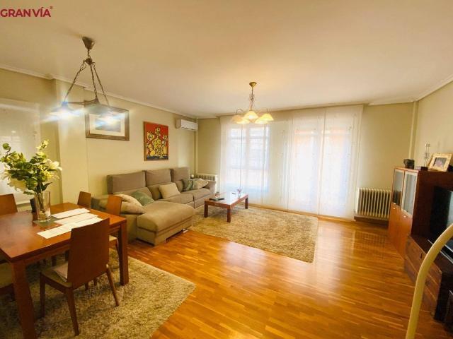 Vivienda de lujo de 260 m2 en venta Logroño, La Rioja