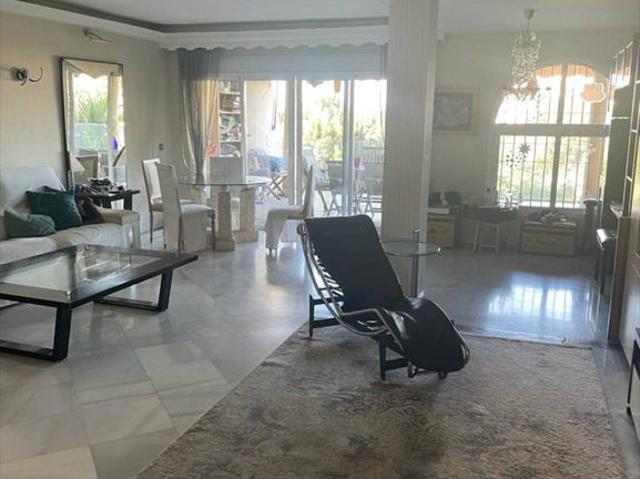 Vivienda de lujo de 350 m2 en venta Nueva Andalucia, España