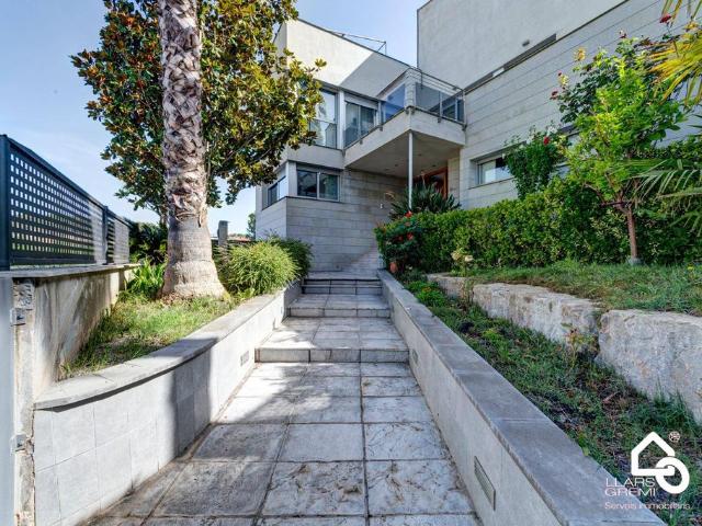 Vivienda de lujo de 368 m2 en venta Odena, España