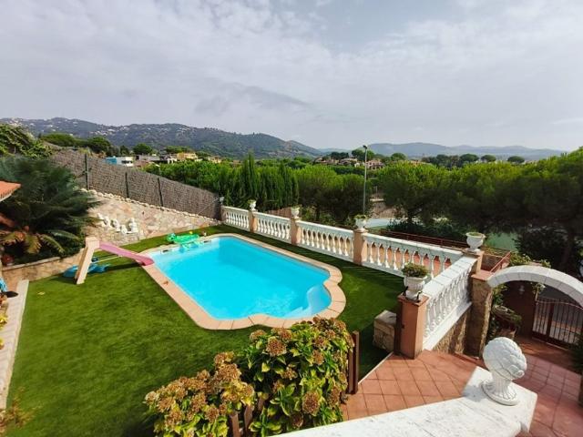 Vivienda de alto standing de 320 m2 en venta Calella, España