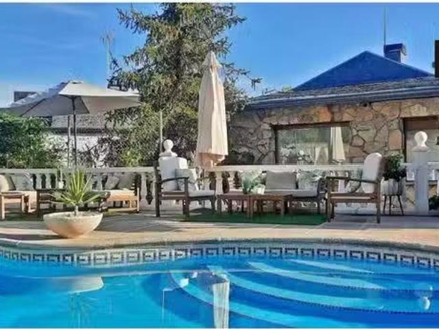 Vivienda de lujo de 4 dormitorios en Los Peñascales, Torrelodo.