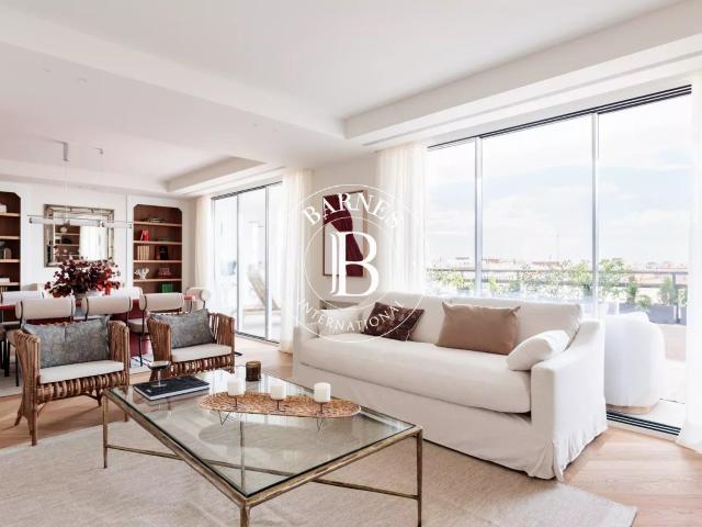 Vivienda de lujo reformada con terraza sur · Barrio de Salam. 258m² Madrid