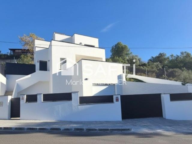 Chalet moderno con piscina y gran parcela