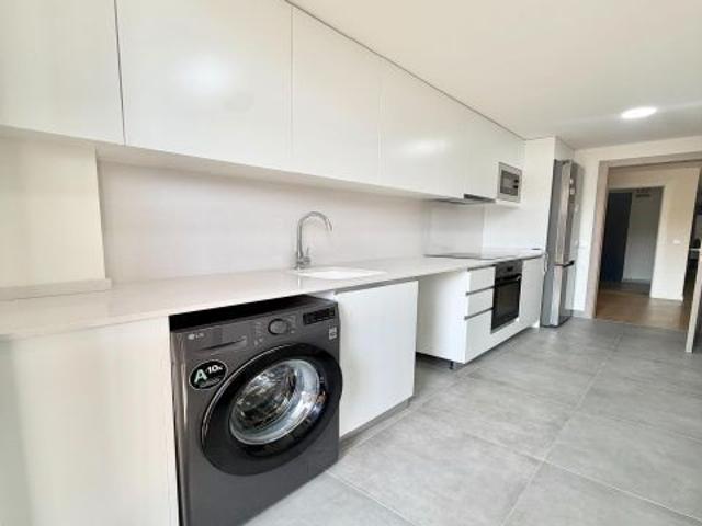 Vivienda de obra nueva con doble balcón, garaje y trastero junto al Parque Fluvial del Río Turia Qu