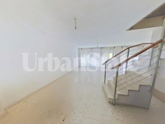 VIVIENDA DUPLEX CON GARAJE JUNTO A LA PLAZA DE LA REINA