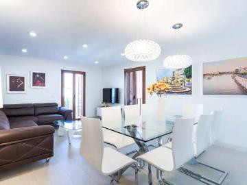 Vivienda elegante en pleno barrio Santa Cruz