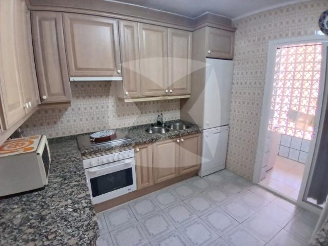 VIVIENDA EN VENTA HACIENDO ESQUINA FRENTE AL COLEGIO LOS MARISTAS. ZONA CENTRO