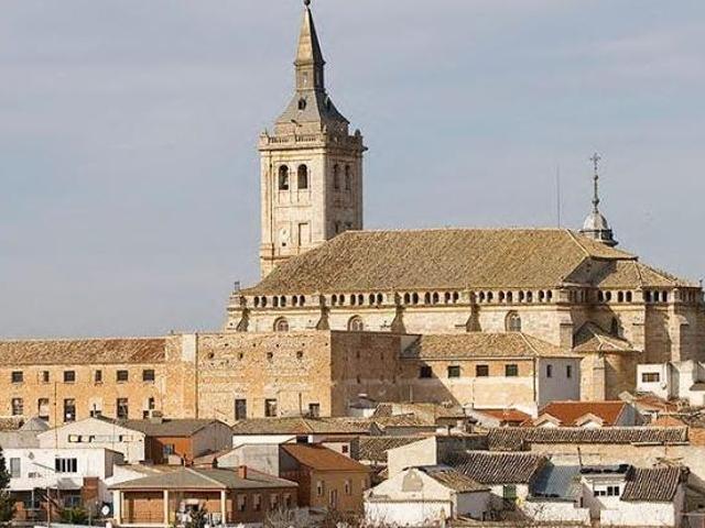 VIVIENDA EN YEPES