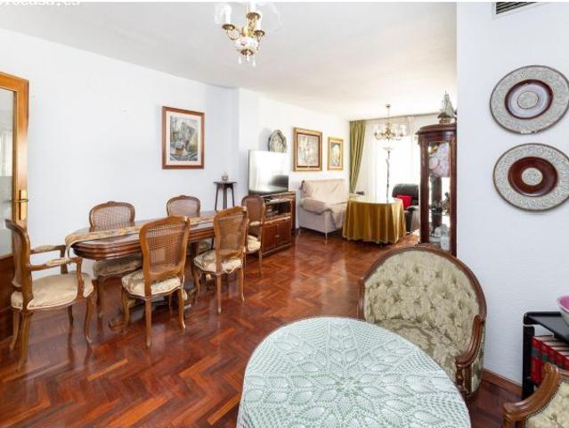 VIVIENDA EN ZONA CENTRO ALHAMAR, CON PLAZA DE GARAJE Y CALEFACCIÓN
