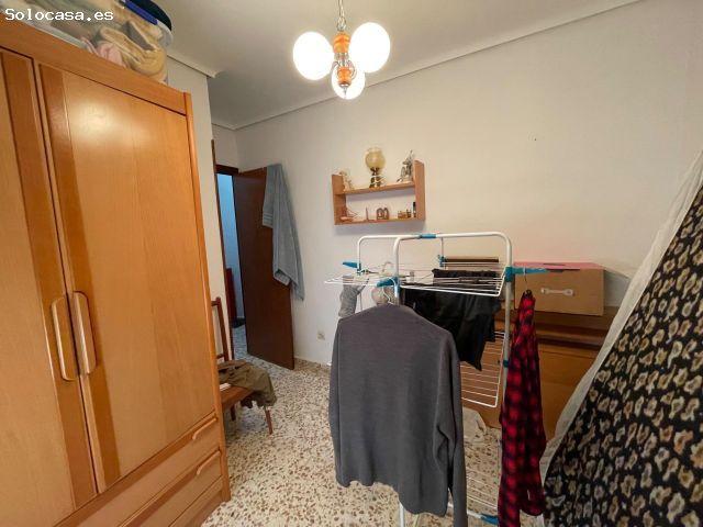 VIVIENDA EN ZONA FERIA CON CUATRO HABITACIONES Y DOS BAÑOS