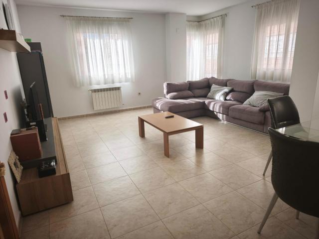 VIVIENDA EN BUEN ESTADO CON GARAJE