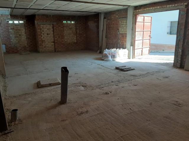 VIVIENDA EN BURGUILLOS CON MUCHO POTENCIAL