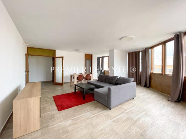 Vivienda en Centro, 4 hab y 2 baños, reformada, con ascensor