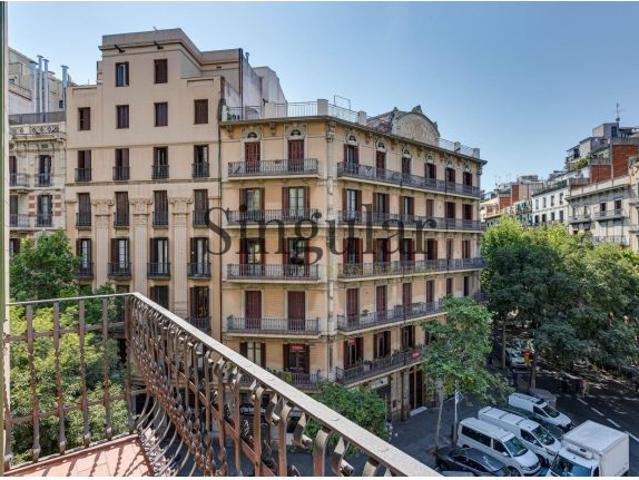 Vivienda en finca regia junto al Passeig de Gràcia