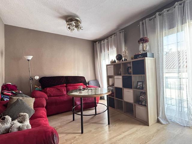 Vivienda en Gabias con negocio en funcionamiento