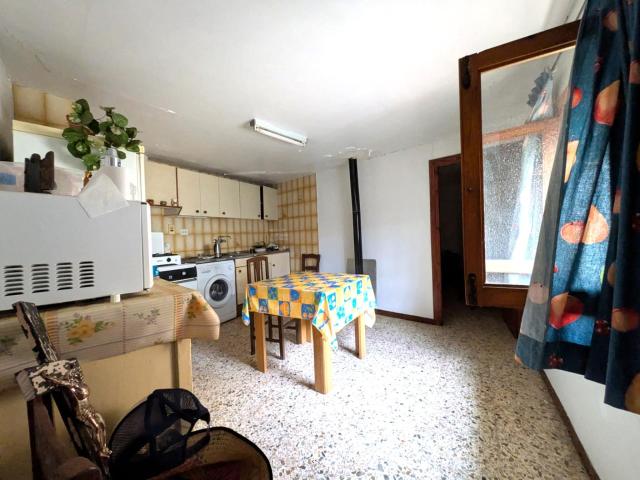 Vivienda en la localidad Moros, pleno centro de la localidad