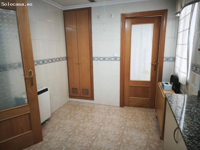 VIVIENDA EN MUY BUEN ESTADO CON GARAJE, TRASTERO Y PATIO