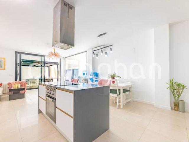 Vivienda en planta baja con una terraza de 70 metros