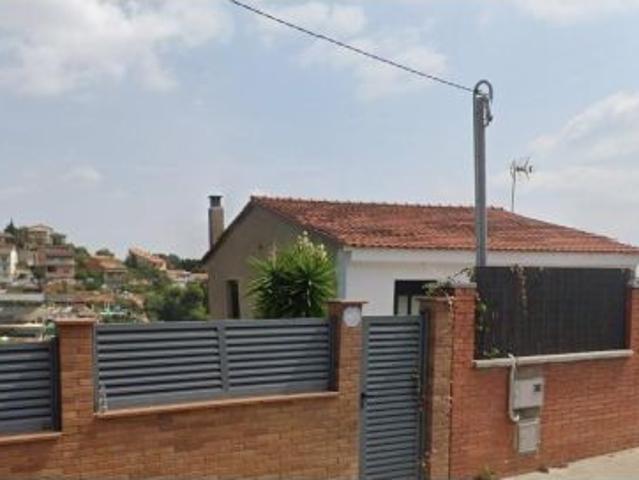 VIVIENDA EN RUBI